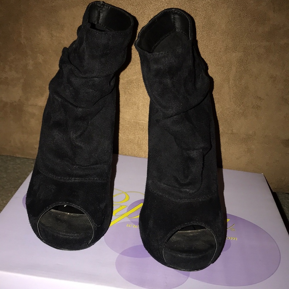 Opened toed booties